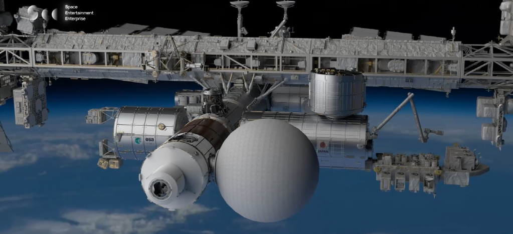 액시엄 스테이션에 도킹할 우주 스튜디오 ‘SEE-1’ 모듈 콘셉트 이미지. 가운데 흰색 구가 우주 스튜디오다. 사진=스페이스 엔터테인먼트 엔터프라이즈