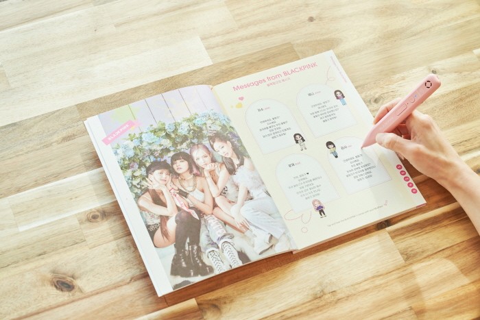 HYBE в сотрудничестве с YG выпустят учебник для изучения корейского языка с BLACKPINK