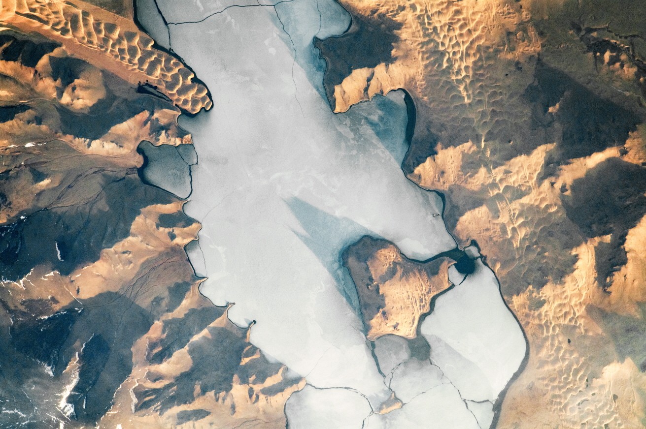 몽골 서부. 얼음과 모래언덕의 만남. 사진=NASA Earth Observatory
