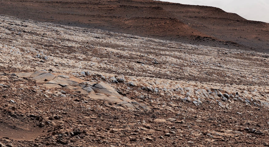 3월 15일, 탐사로버 큐리오시티가 화성에서 3415번째 솔(화성 하루, Sol) 마스트 카메라로 촬영한 ‘게이터 백’ 지역. 사진=NASA/JPL-칼텍/MSSS
