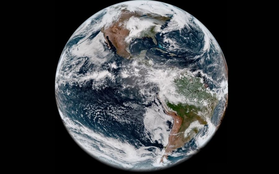 GOES-18 위성이 지난 11일(현지시간) 보내온 첫번째 사진. 사진=미국 국립해양대기청(NOAA)