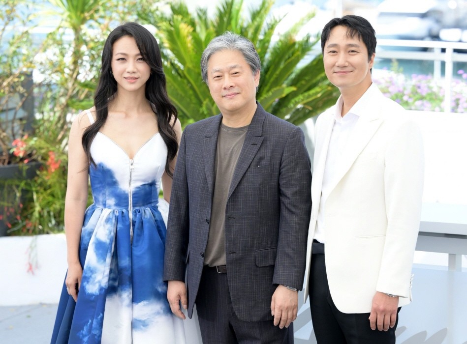 (왼쪽부터) 배우 탕웨이, 박찬욱 감독, 배우 박해일. 사진=CJ ENM