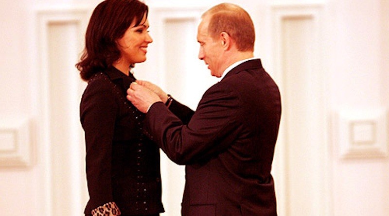 안나 네트렙코와 블라디미르 푸틴 러시아 대통령. 사진=크렘린궁