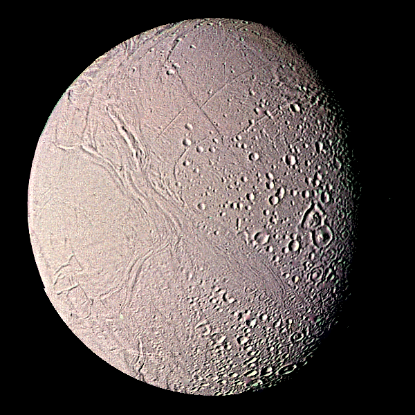 보이저가 본 토성의 위성 중 하나인 '엔셀라두스'. 사진=NASA/JPL