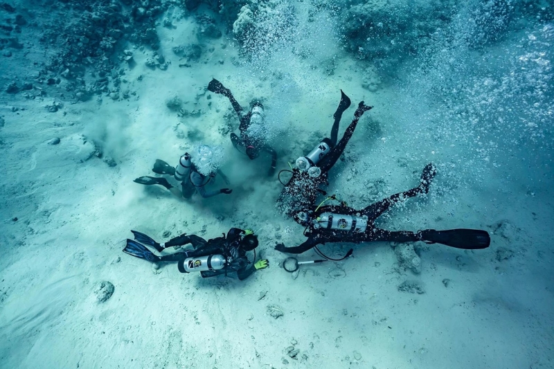 ‘마라빌라스’ 잔해를 탐사하는 잠수부들. 사진=바하마 해양 박물관/앨런 탐험대