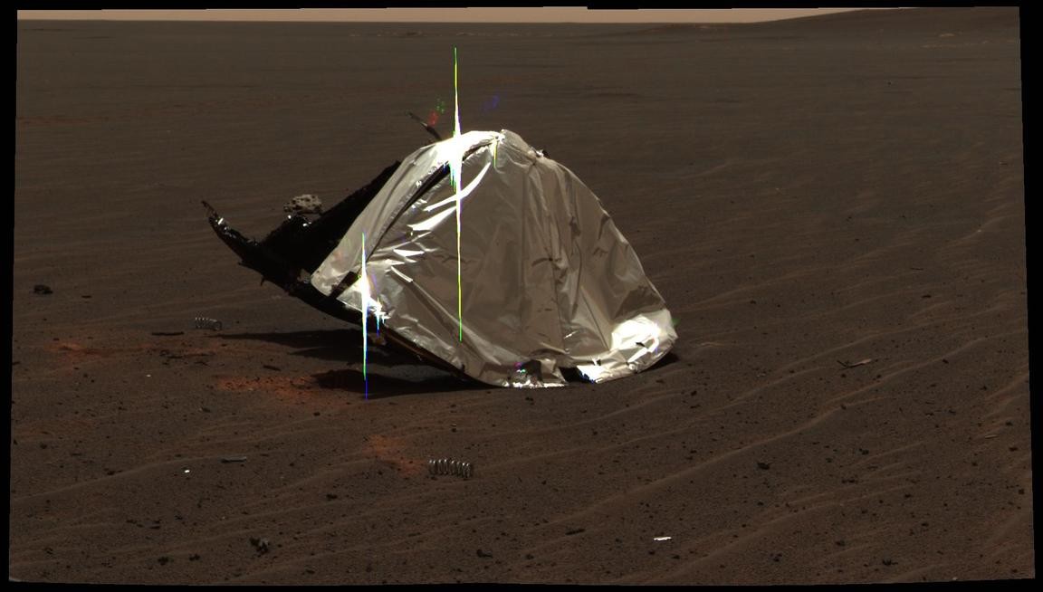 지난 2005년 미 항공우주국(나사) 오퍼튜니티가 촬영한 이미지. 로버를 보호했던 방열판이 버려져있다. 사진=NASA/JPL-Caltech/Cornell