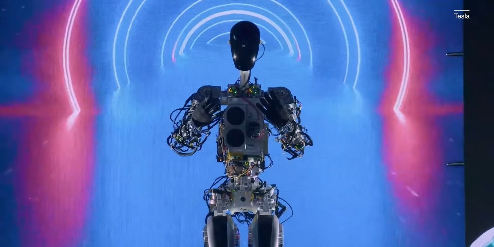 테슬라가 개발 중인 휴머노이드 로봇 '옵티머스'.