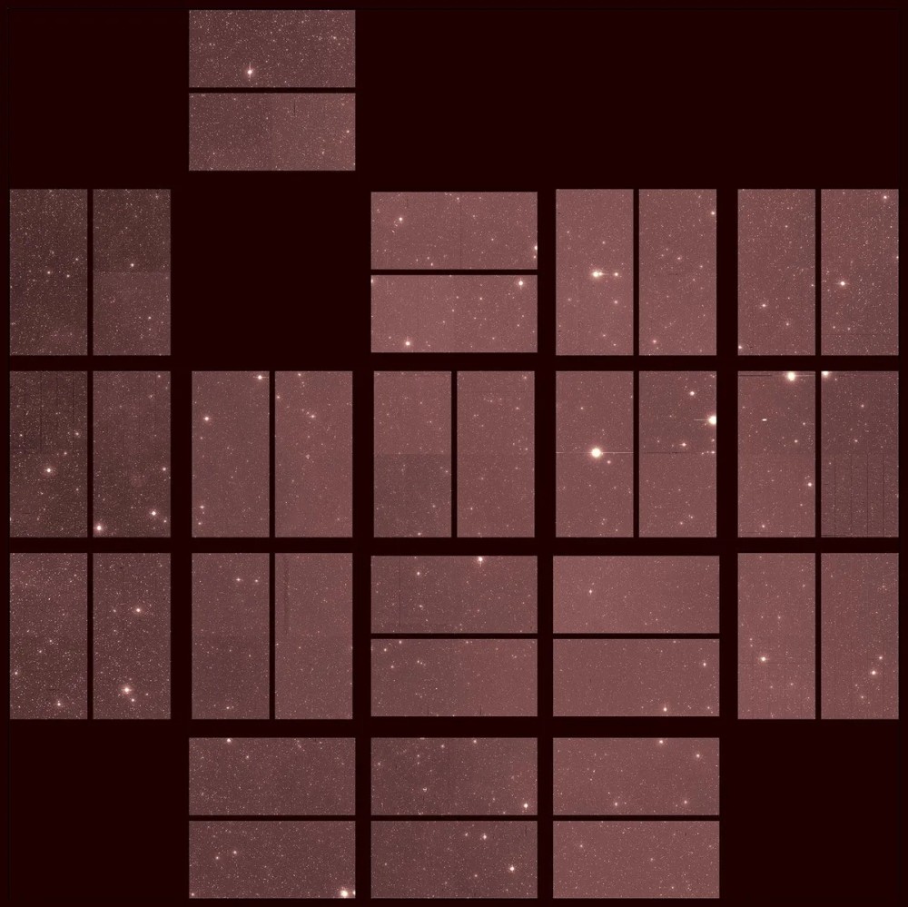 케플러 우주 망원경의 마지막 이미지. 2018년 연료가 바닥나 영구 수면 모드로 진입하기 전 우주의 딥 필드를 촬영해 지구로 보내왔다. NASA