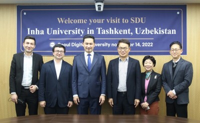 서울디지털대학교 이영수 총장직무대행(우에서 세 번째)와  타슈켄트 인하대 무자파르 잘라로브 총장(좌에서 세 번째) 방문단이 접견 후 기념촬영을 하고 있다. [사진=서울디지털대학교. 