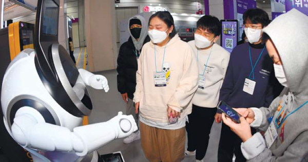 SW가 미래…디지털 대전환 540개 부스에 스며들다 - 뉴스 썸네일 이미지