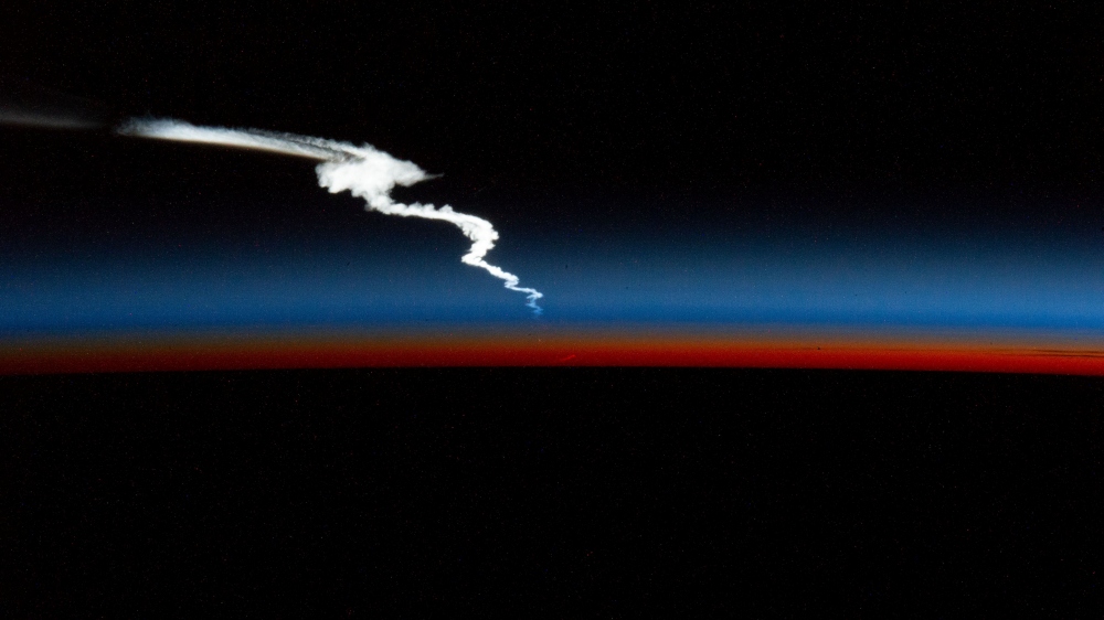 국제우주정거장에서 15일(현지시간) 촬영한 스페이스X의 팰컨 헤비 로켓. 사진=국제우주정거장(ISS) 트위터