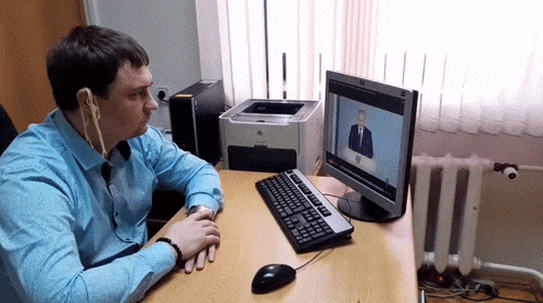 지난달 21일 블라디미르 푸틴 러시아 대통령의 국정 연설을 듣고 있는 미하일 압달킨 국가두마 의원. 사진=미하일 압달킨 유튜브 캡처