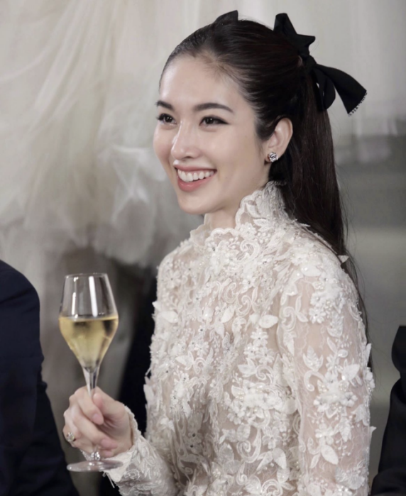 ‘가장 아름다운 트랜스젠더’라고 불리는 태국 방송인 ‘농포이’. 사진=농포이 인스타그램 캡처