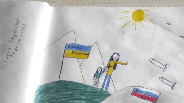러 소녀, '전쟁 반대' 그림 그렸다가…아빠는 징역·딸은 보육원 위기