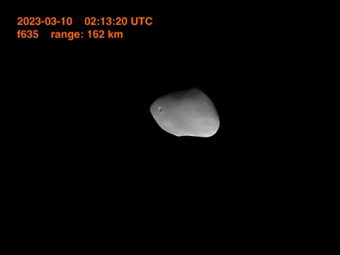 아랍권 최초 화성탐사선 ‘아말’이 촬영한 화성의 위성(달) ‘데이모스’. 사진=아랍에미리트(UAE) 우주청