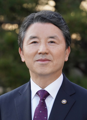Nam Seong-hyeon, jefe del Servicio Forestal de Corea shnam1958@korea.kr