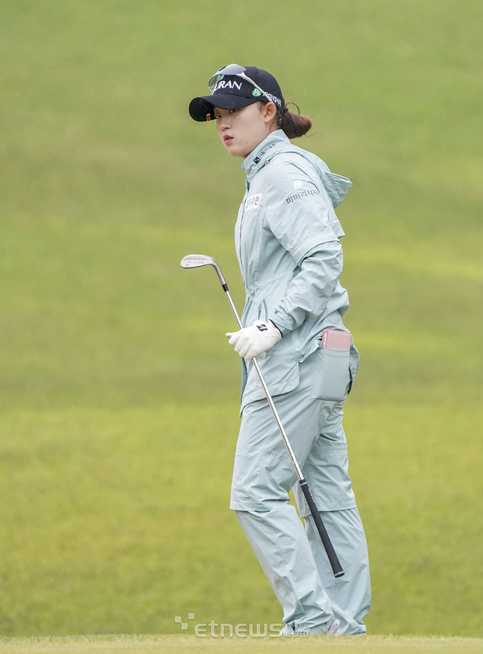 [포토] 어프로치 샷하는 마서영