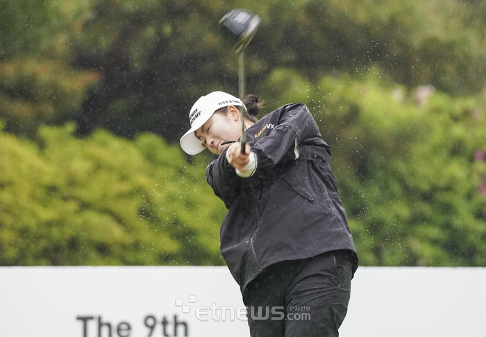 [포토] 강하게 티샷하는 한진선