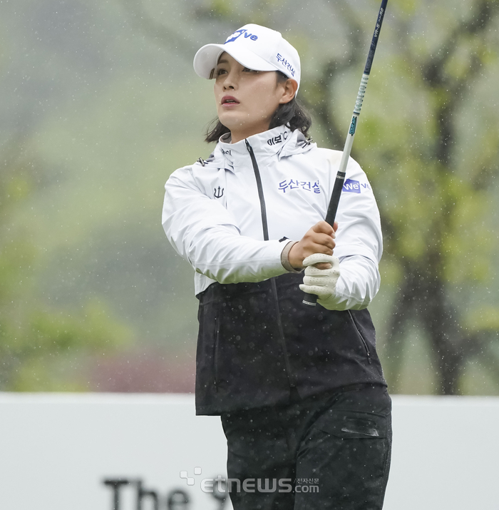 [포토] 타구 방향을 확인하는 박결