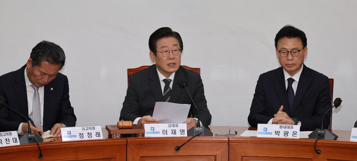 민주당 이재명 대표가 8일 국회 당 사무실에서 최고위원회의를 하고 있다. 연합뉴스