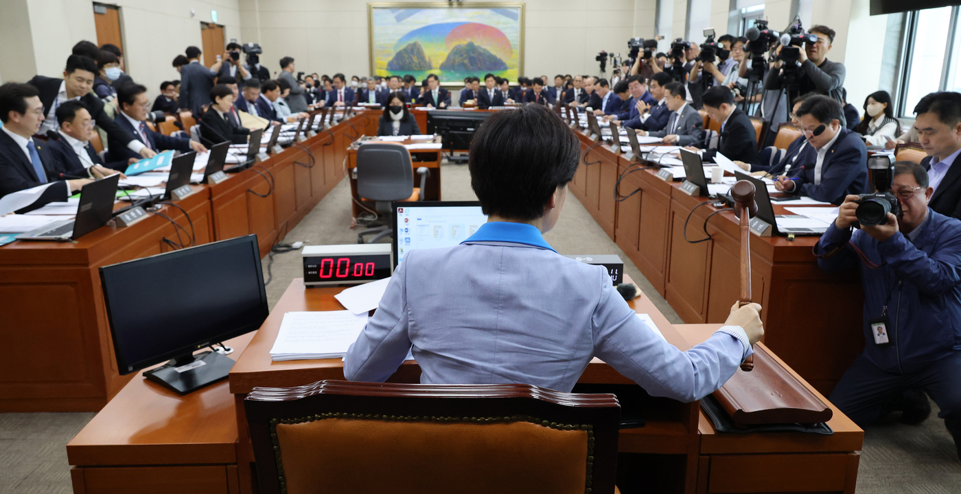 국회 정무위가 11일 전체회의를 열었다. <연합뉴스>