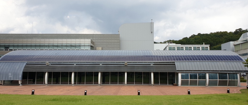 솔란드의 CIGS 박막 태양광 모듈을 곡면지붕에 접착방식으로 설치한 모습. 사진=솔란드