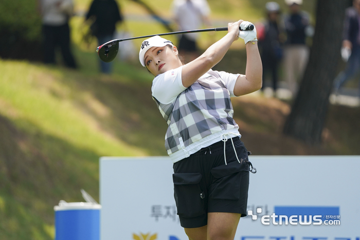 [포토] 강히게 티샷하는 장하나