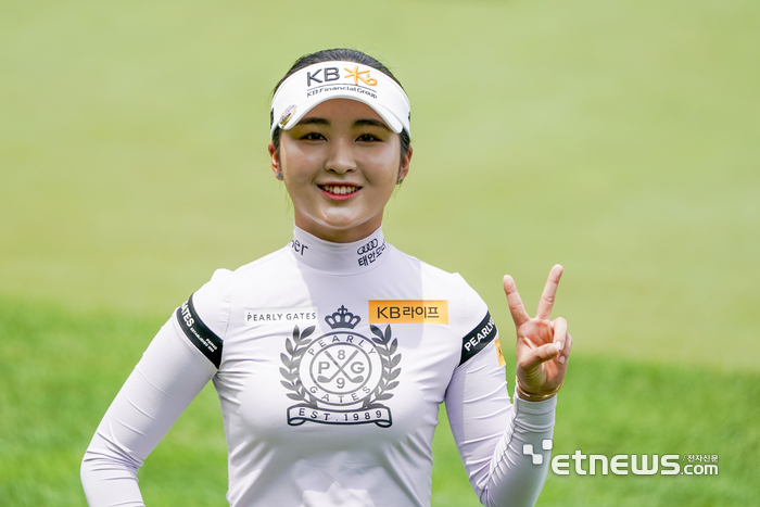 [포토] 브이로 홀아웃하는 이예원