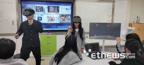 경기도교육청이 창의융합교육으로 AI와 디지털 기기 활용 탐구 활동이 가능한 경기 미래형 과학실을 운영하고 있다.