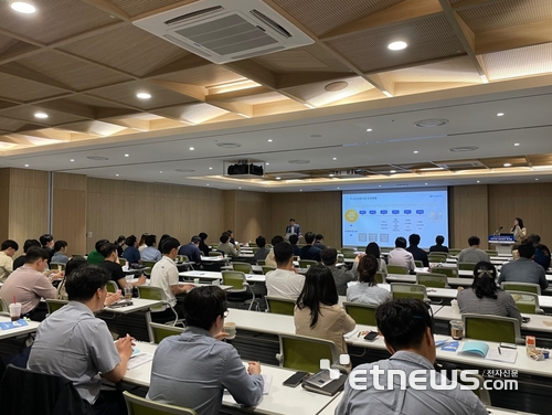 경기주택도시공사가 최근  수원컨벤션센터에서 도내 31개 시·군 및 도시개발공사 보상담당자 100여명을 대상으로 ‘2023년 보상실무 워크숍’을 개최했다.