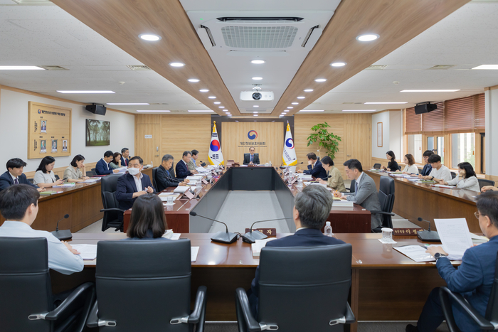 고학수 개인정보보호위원회 위원장이 24일 오전 서울 종로구 정부서울청사에서 열린 제9회 개인정보보호위원회 전체회의를 진행하고 있다.(개인정보보호위원회 제공)