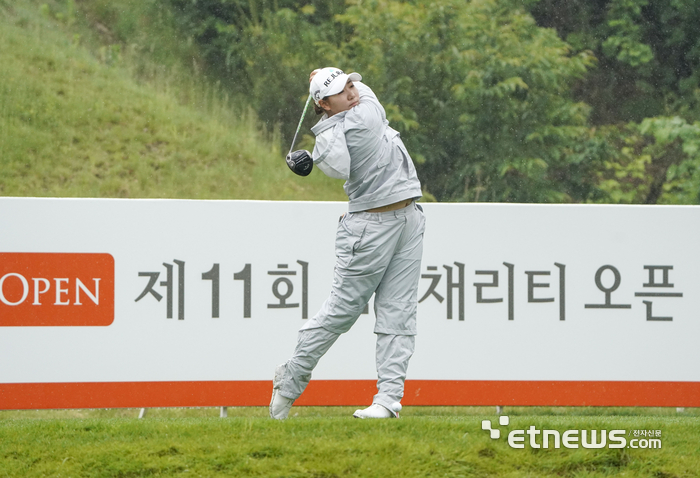 [포토] 강채연, 멋진 자세로 티샷해요