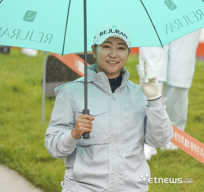 [포토] 강채연, 오늘도 타수를 줄일게요