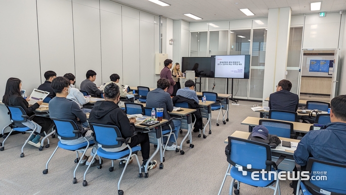 전남저작권서비스센터가 중소기업을 대상으로 저작권 교육을 제공하고 있다.