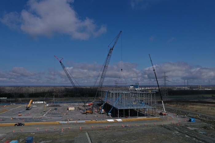 포스코퓨처엠과 GM이 합작해 캐나다 베캉쿠아에 건설하고 있는 연산 3만톤의 얼티엄캠 양극재 공장 건설 모습. (포스코퓨처엠 제공)
