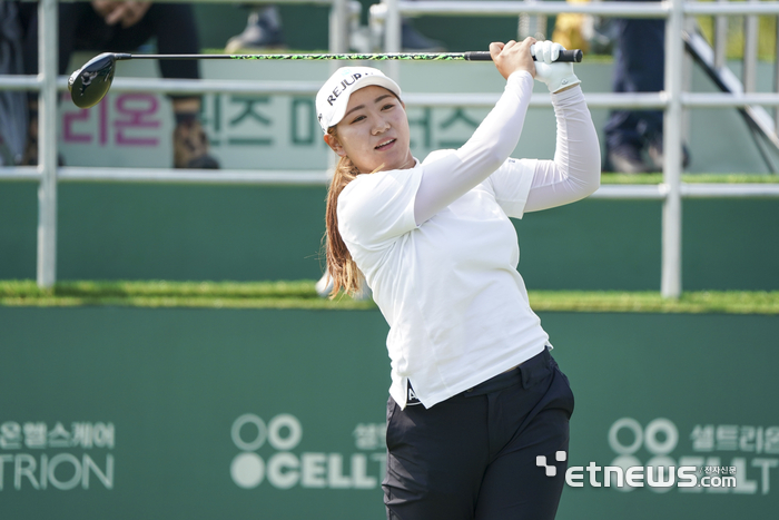 [포토] 강채연, 왼쪽으로 가고 있다