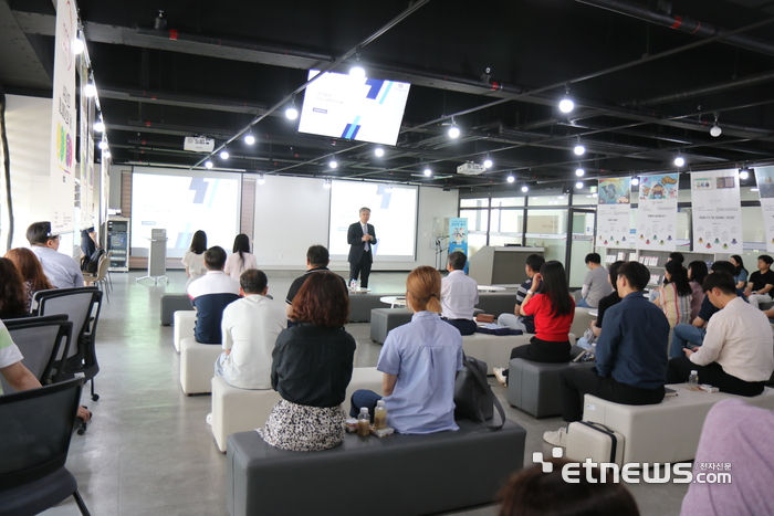 전남정보문화산업진흥원이 ESG경영 이해를 위한 컨설팅 연계 전문 교육을 실시하고 있다.