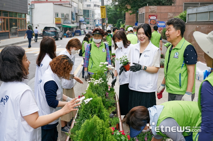 BAT로스만스, ‘꽃BAT(꽃밭)’으로 깨끗한 골목상권 만든다