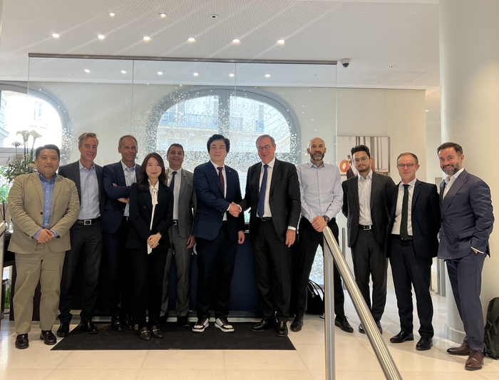 유웅환 한국벤처투자 대표(왼쪽 여섯 번째)가 프랑스 벤처캐피탈 유라제오와 간담회에서 기념촬영했다.(사진=한국벤처투자)