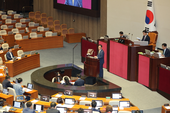 정의당 배진교 원내대표가 21일 오후 국회에서 열린 본회의에서 비교섭단체 연설을 하고 있다. 연합