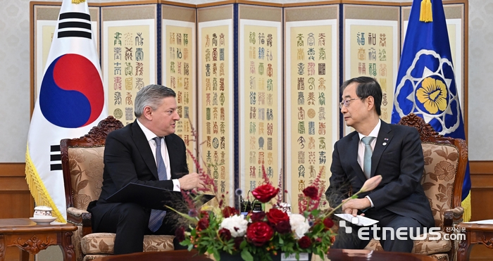 한덕수 총리 만난 테드 서랜도스 넷플릭스 CEO