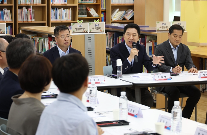 국민의힘 김기현 대표가 27일 서울 영등포구 윤중초등학교에서 열린 ‘여름철 냉방비 지원 대책 당정협의회’에서 발언하고 있다.