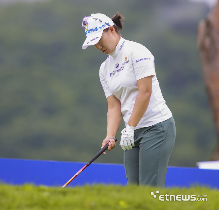 [포토] 정윤지, 정확하게 정렬한다