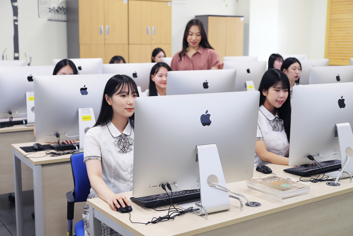 수업을 받고 있는 선일빅데이터고등학교 학생들 모습.(선일빅데이터고등학교 제공)