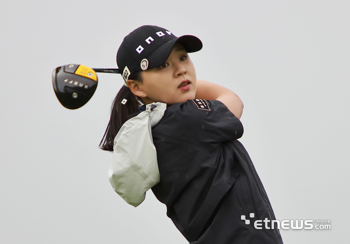 [포토] 방향을 확인하는 이제영