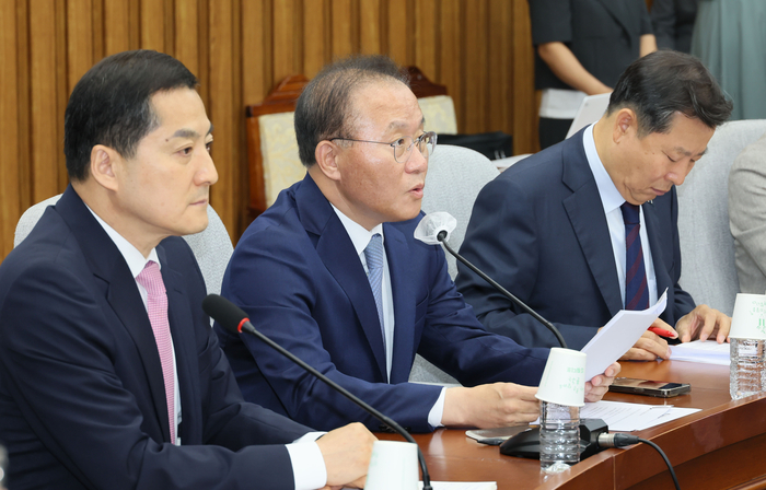 국민의힘 윤재옥 원내대표가 30일 오전 국회에서 원내대책회의에서 발언하고 있다.