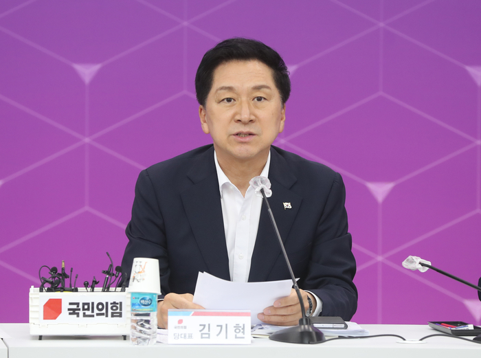 국민의힘 김기현 대표가 5일 오전 울산시청 대회의실에서 열린 울산시와의 예산정책협의회에서 발언하고 있다.