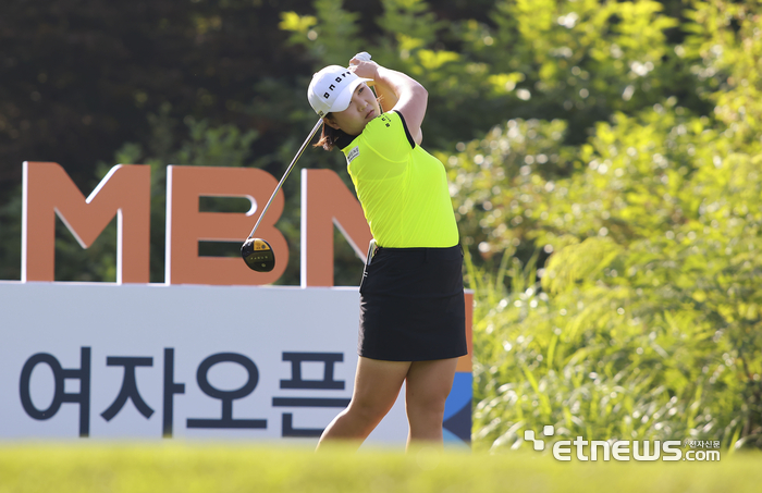 [포토] 김아현, 티샷 날리는 첫홀