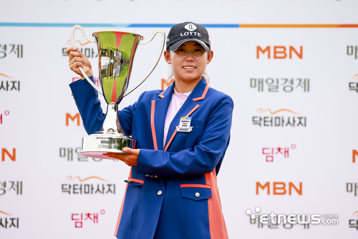 [포토] 황유민, 대유위니아 MBN 여자오픈 연장전에서 김민별 제압