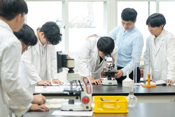 대정고는 상위권 학생을 위한 지구과학, 물리학 실험 과목을 개설하는 등 학생 수준별 맞춤 수업을 시작했다.